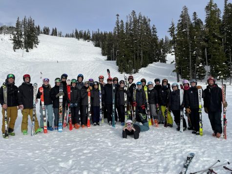 The 2021-2022 LO ski team poses for a picture during last years season.